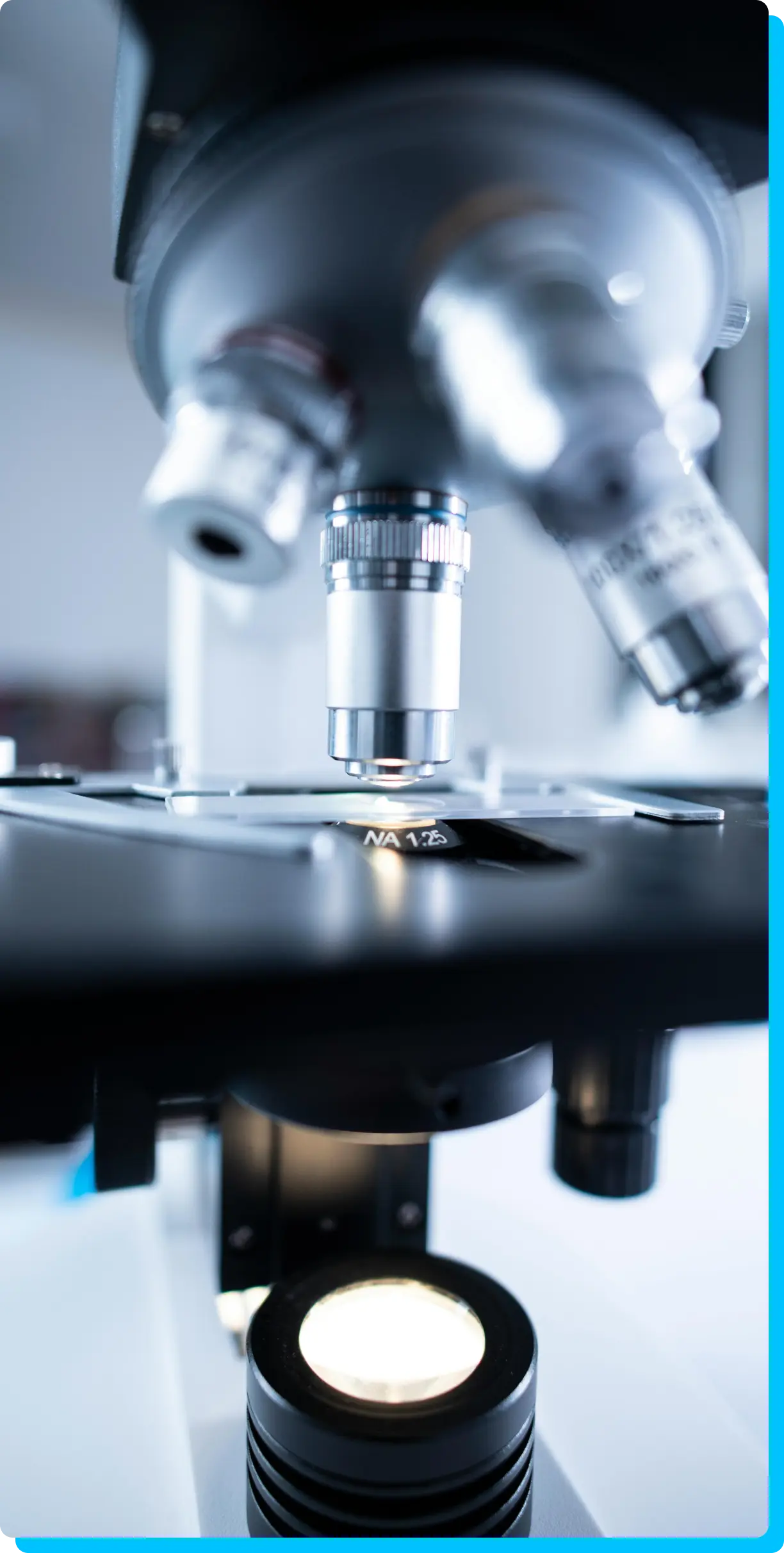 Life Sciences and Healthcare Ein Mikroskop, das im Healthcare Bereich genutzt wird.